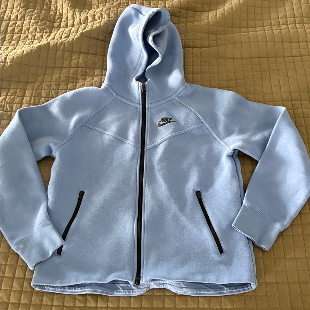 Boy’ Nike Tech Hoodie and Pants - Picture 2 of 10